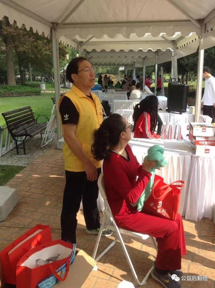 原始点推广进军上海金融中心陆家嘴,义工们为上海最优质金领解症、宣讲。 原始点推广进军上海金融中心陆家嘴,义工们为上海最优质金领解症、宣讲。