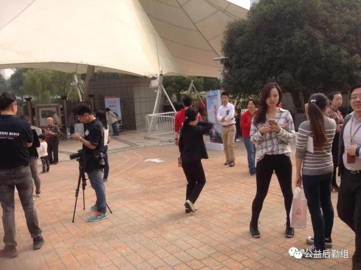 原始点推广进军上海金融中心陆家嘴,义工们为上海最优质金领解症、宣讲。 原始点推广进军上海金融中心陆家嘴,义工们为上海最优质金领解症、宣讲。